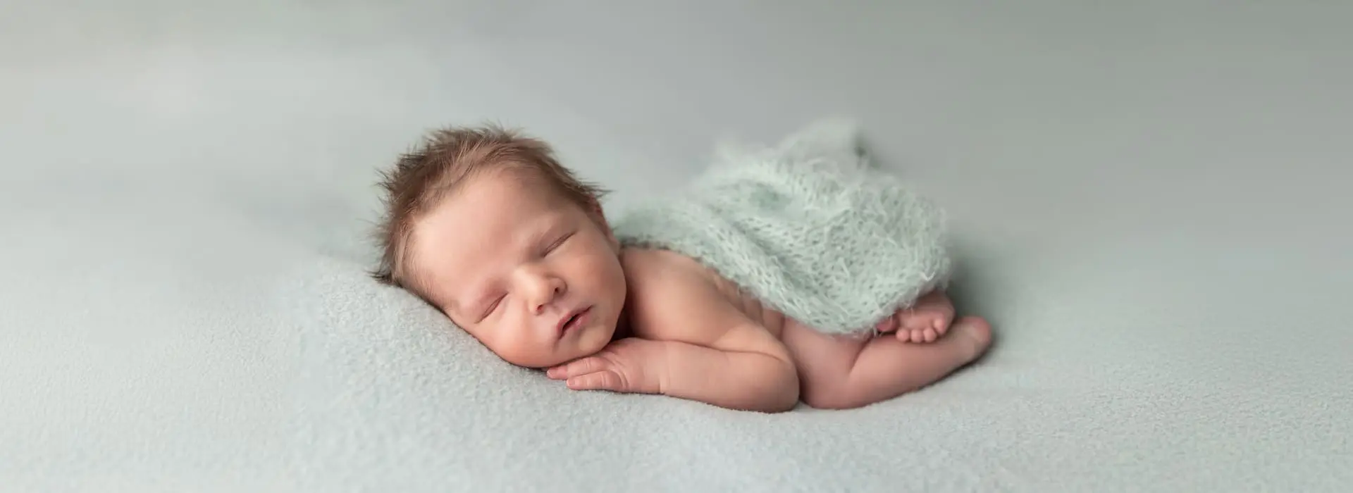 Séance photo naissance près d'Orléans à Neuville au Bois